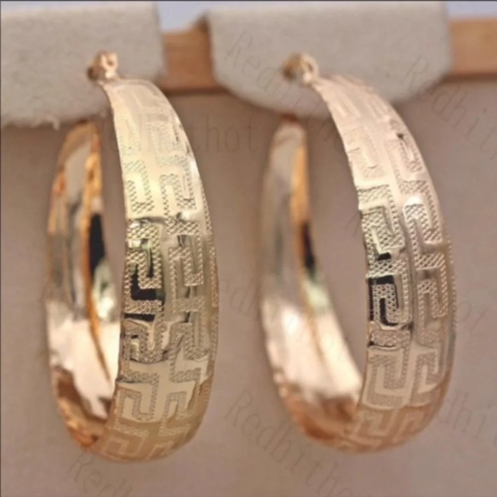 NEW 18K Gold Finish Design Hoop Earrings - Picture 1 of 4